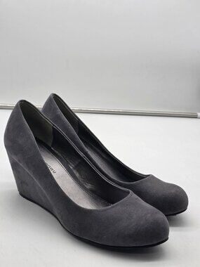 CL By Laundry Shoes Womens Size 9 Gray Nima Suede Wedge Round Toe Pump Heels